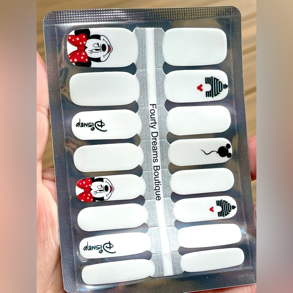 New White Minnie Mouse nail wraps
